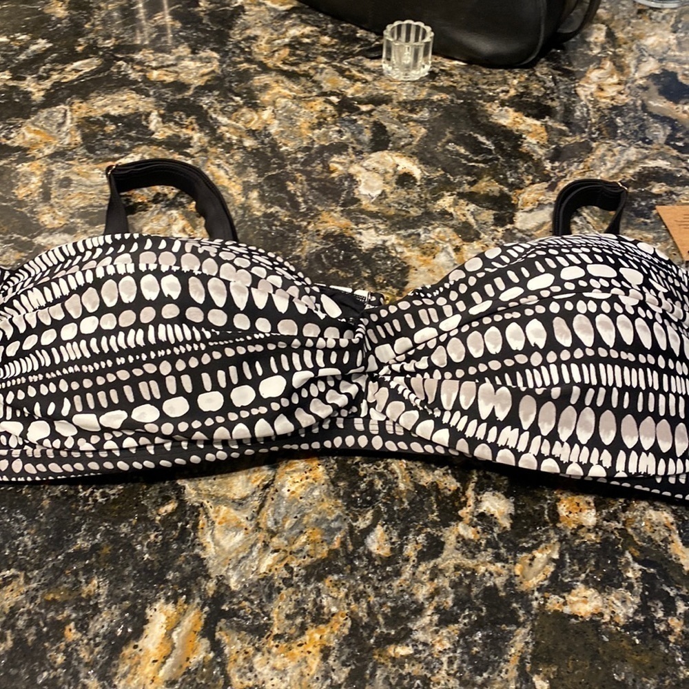 Q womens Swimsuitsforall swim suit top size 22W. NWT